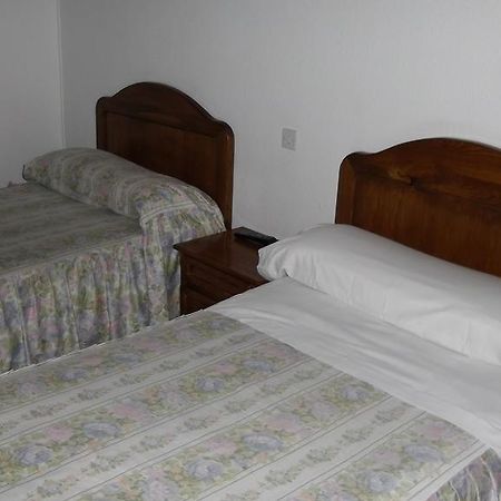 Hostal Rivera - Atocha Мадрид Екстер'єр фото