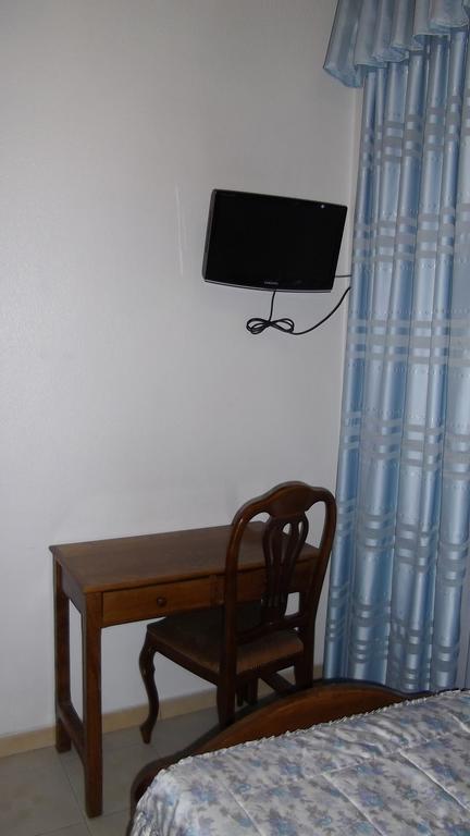 Hostal Rivera - Atocha Мадрид Екстер'єр фото