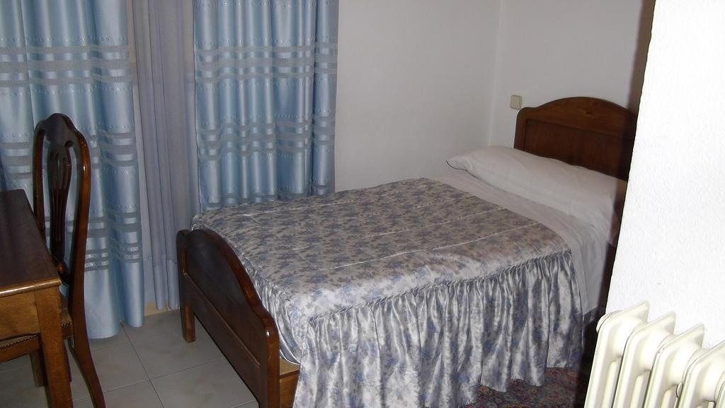 Hostal Rivera - Atocha Мадрид Екстер'єр фото